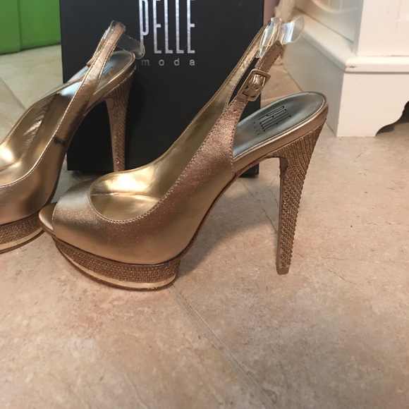 Gold Metallic Pelle Moda Peep toe heels - Picture 2 of 4